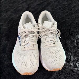 Women's Cream Running Shoes